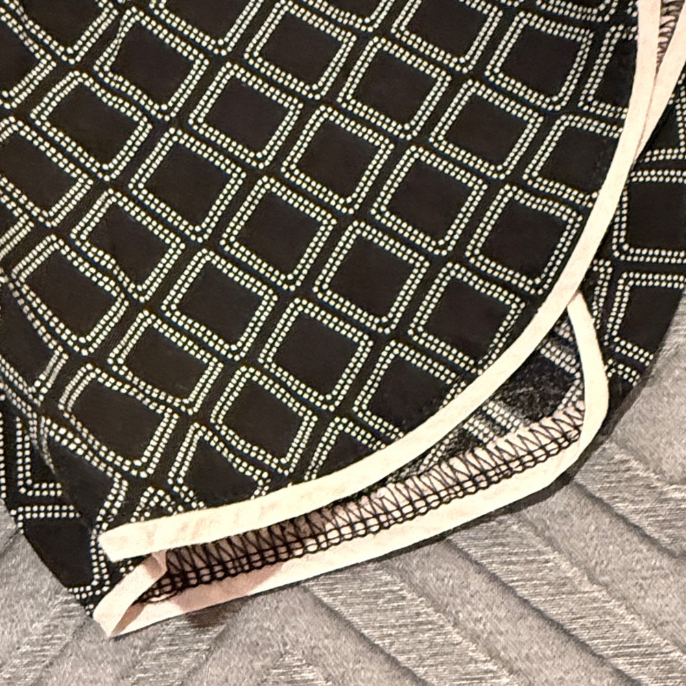 Stars Above Black and White Diamond Pattern Cropped Pajama Pants - Picture 8 of 9